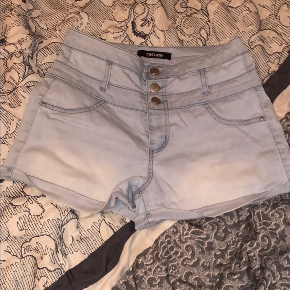 women’s jean shorts/never worn/perfect condition